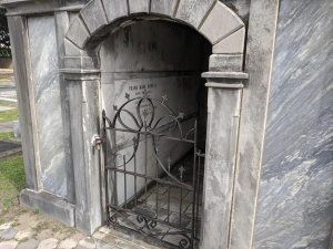 Inside A Mausoleum Photos Faqs And More Us Urns Online