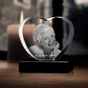 50 Best Sympathy Gifts for Someone Grieving a Loss » Urns | Online